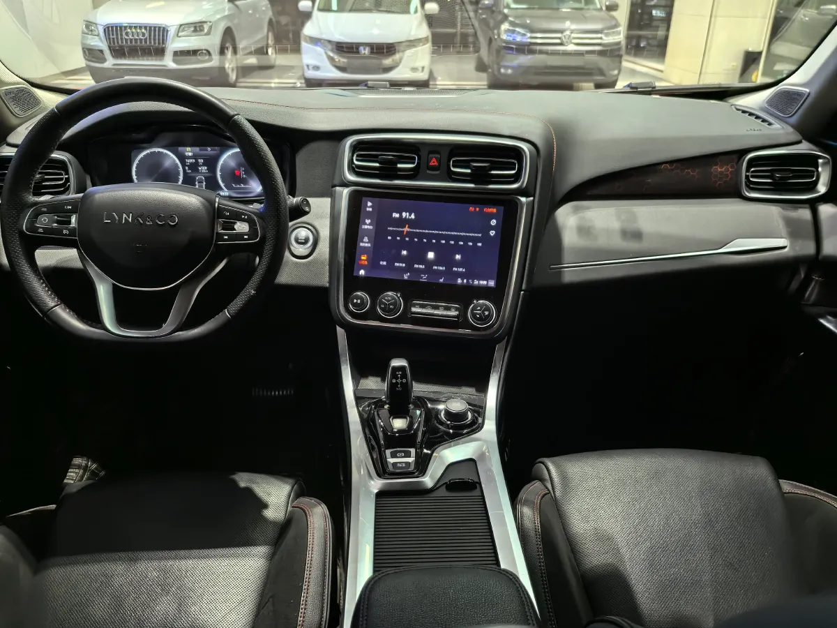 2019 LYNK&CO 01 2.0T 190HP L4 7DCT,autocango,china used car exporter,china ev exporter,chinese used car exporter,chinese used ev exporter