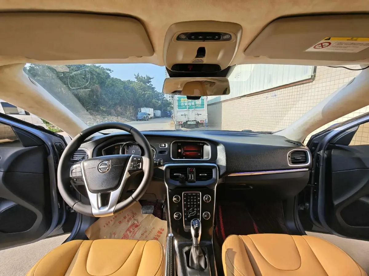 2018 Volvo V40 1.5T 152HP L4 6AT,autocango,china used car exporter,china ev exporter,chinese used car exporter,chinese used ev exporter