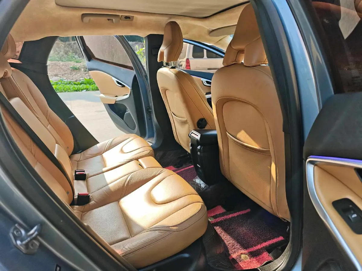 2018 Volvo V40 1.5T 152HP L4 6AT,autocango,china used car exporter,china ev exporter,chinese used car exporter,chinese used ev exporter