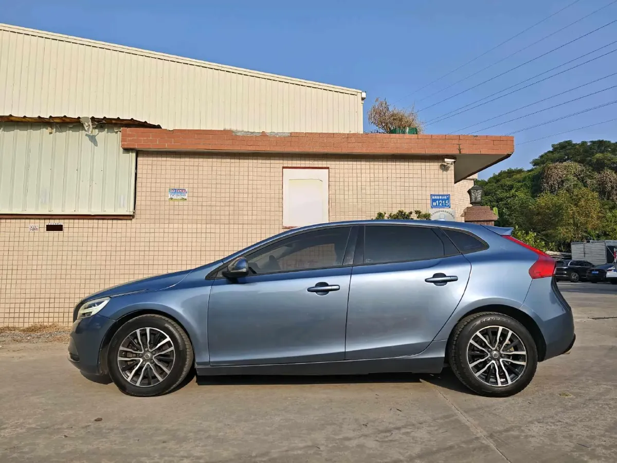 2018 Volvo V40 1.5T 152HP L4 6AT,autocango,china used car exporter,china ev exporter,chinese used car exporter,chinese used ev exporter