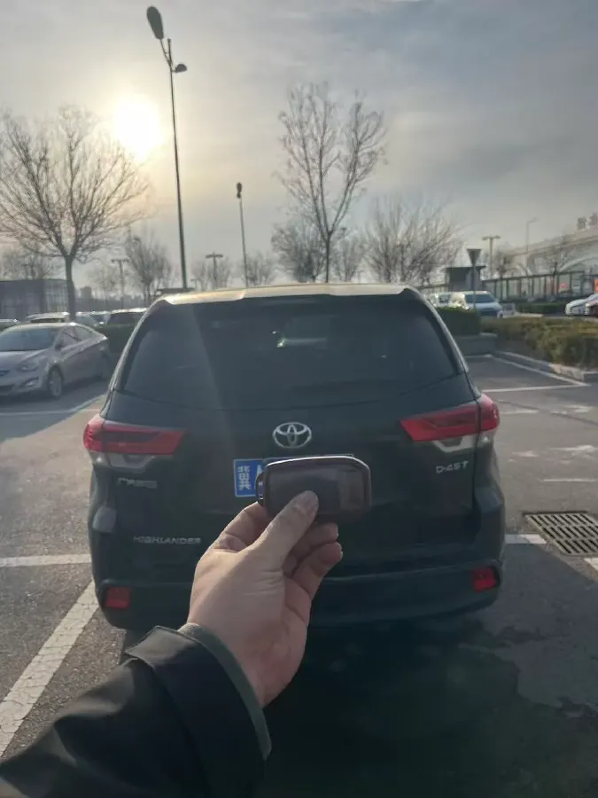 2021 Toyota Highlander 2.0T 220HP L4 6AT,autocango,china used car exporter,china ev exporter,chinese used car exporter,chinese used ev exporter