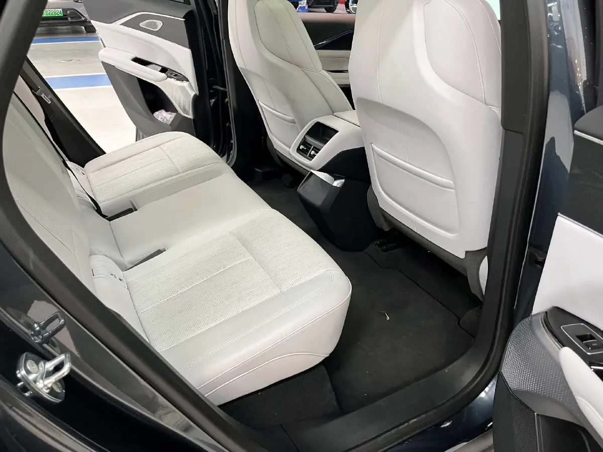 2024 Cadillac IQ Lyriq BEV 68.4KWH,autocango,china used car exporter,china ev exporter,chinese used car exporter,chinese used ev exporter