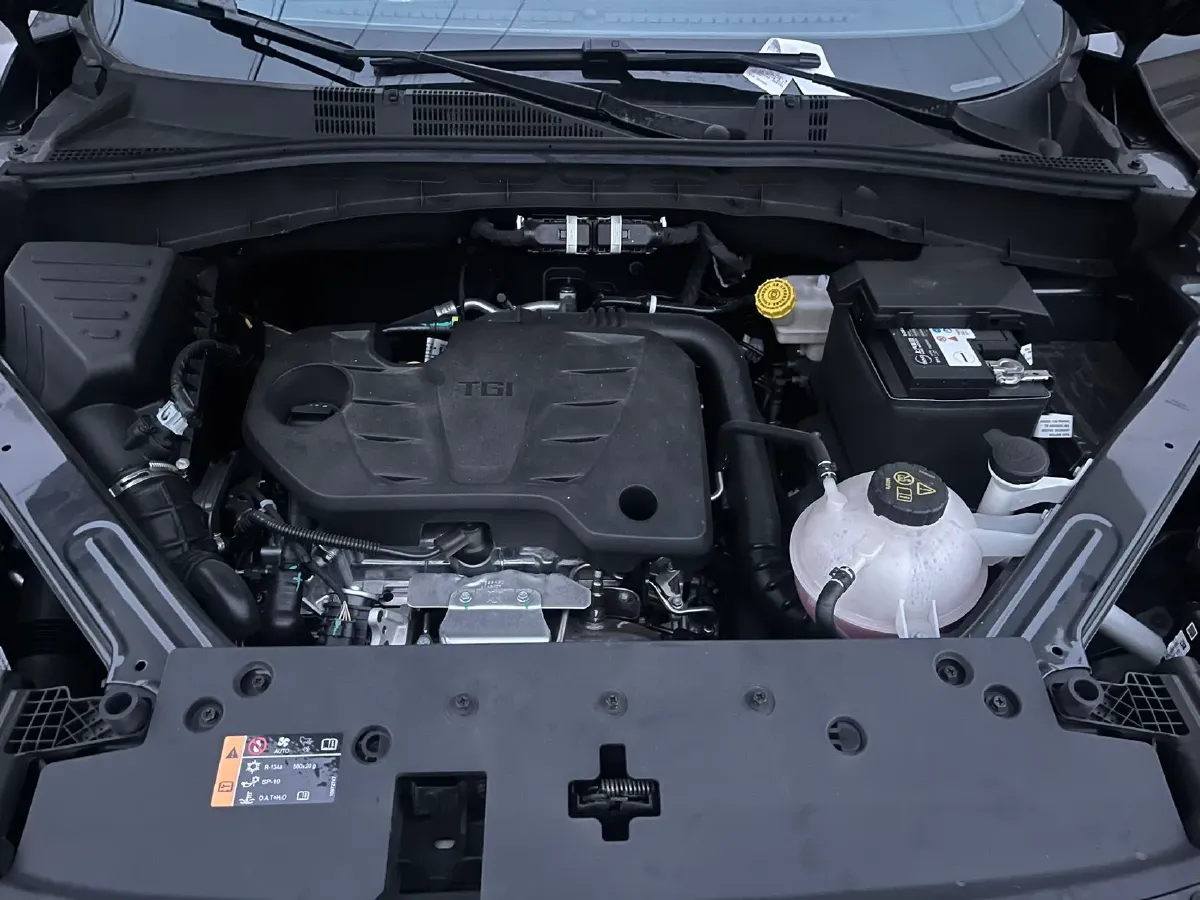 2025 Roewe RX5 1.5T 181HP L4 7DCT,autocango,china used car exporter,china ev exporter,chinese used car exporter,chinese used ev exporter