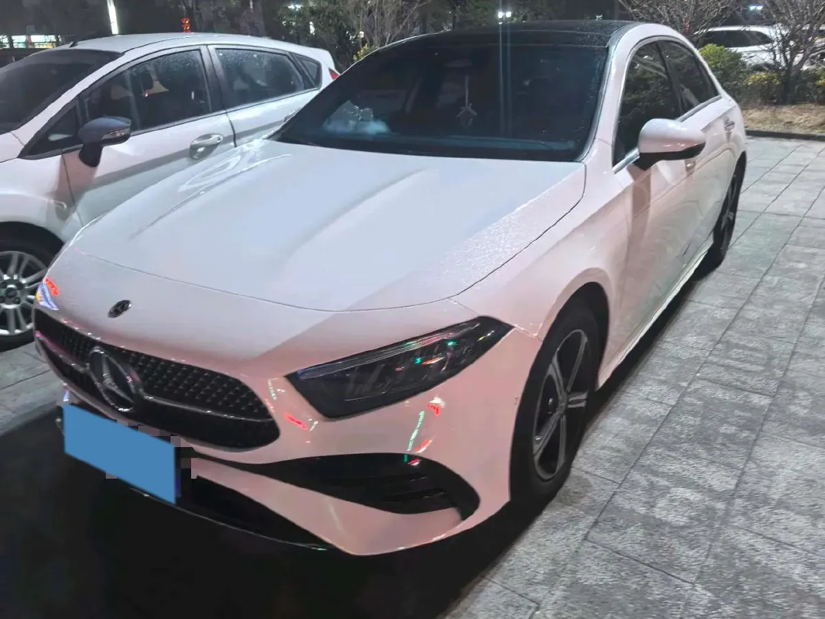 2024 Mercedes-Benz A Class 1.3T 163HP L4 7DCT,autocango,china used car exporter,china ev exporter,chinese used car exporter,chinese used ev exporter