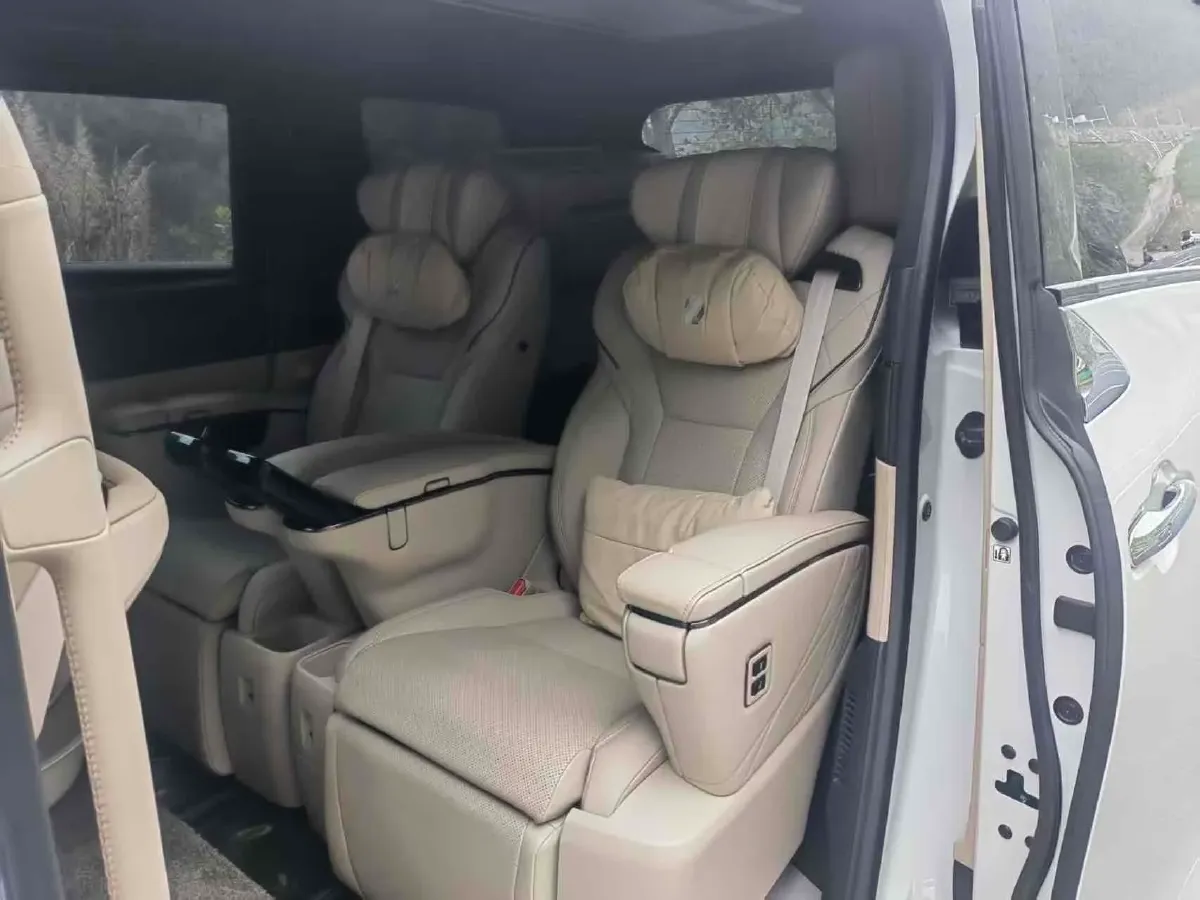 2024 Toyota Alphard 2.5L 190HP L4 E-CVT Hybrid,autocango,china used car exporter,china ev exporter,chinese used car exporter,chinese used ev exporter