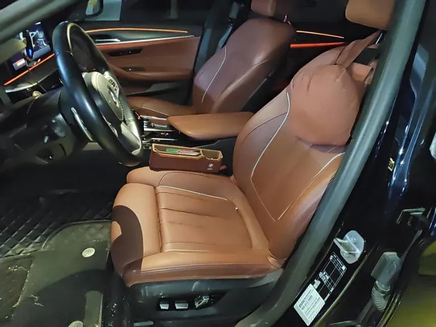 2022 BMW 5 Series 2.0T 252HP L4 8AT,autocango,china used car exporter,china ev exporter,chinese used car exporter,chinese used ev exporter