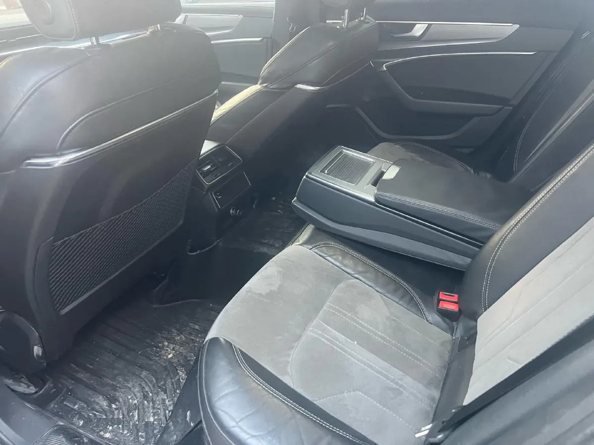 2021 Audi A6L 2.0T 190HP L4 7DCT,autocango,china used car exporter,china ev exporter,chinese used car exporter,chinese used ev exporter