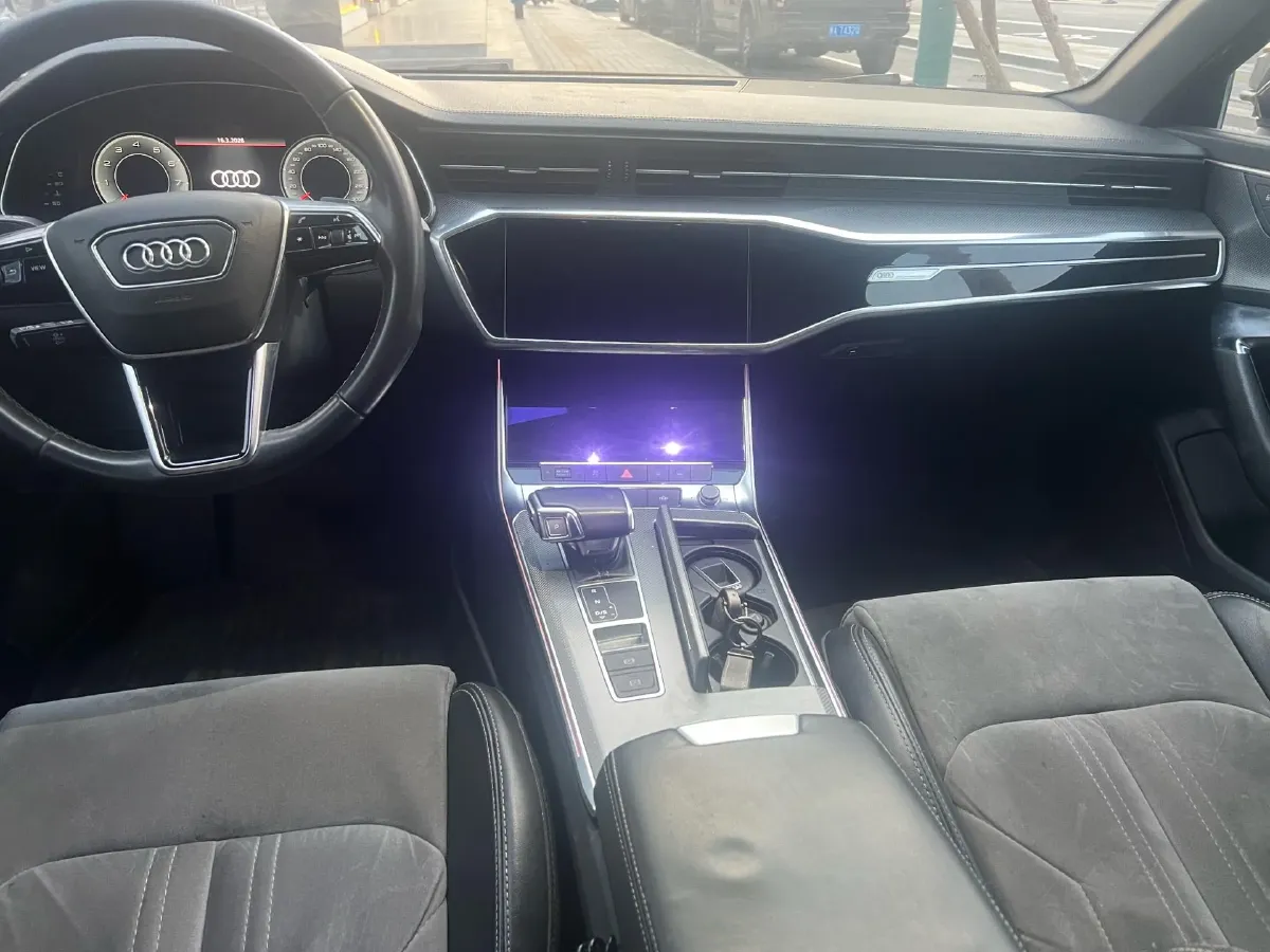 2021 Audi A6L 2.0T 190HP L4 7DCT,autocango,china used car exporter,china ev exporter,chinese used car exporter,chinese used ev exporter