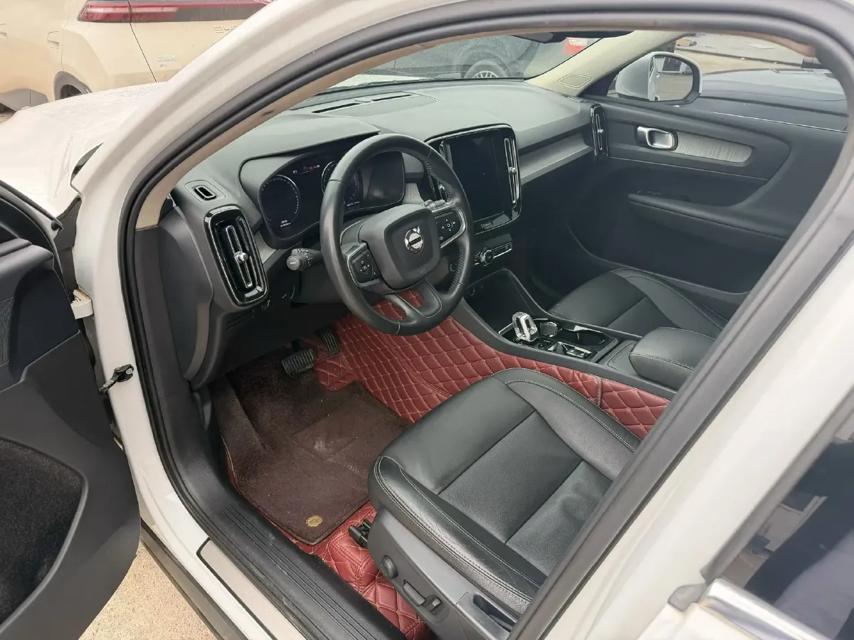 2021 Volvo XC40 2.0T 190HP L4 8AT,autocango,china used car exporter,china ev exporter,chinese used car exporter,chinese used ev exporter