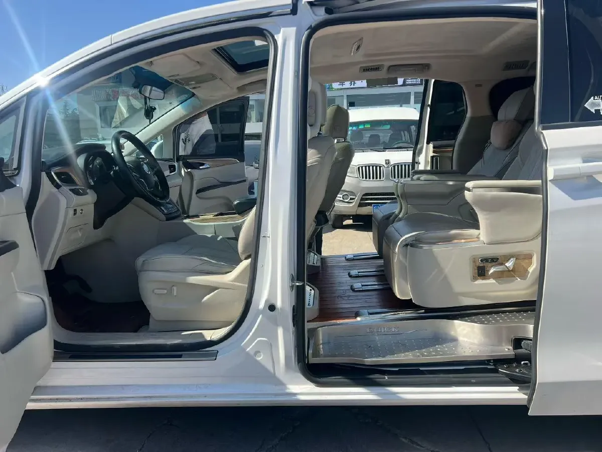 2018 Buick GL8 2.0T 260HP L4 6AT,autocango,china used car exporter,china ev exporter,chinese used car exporter,chinese used ev exporter