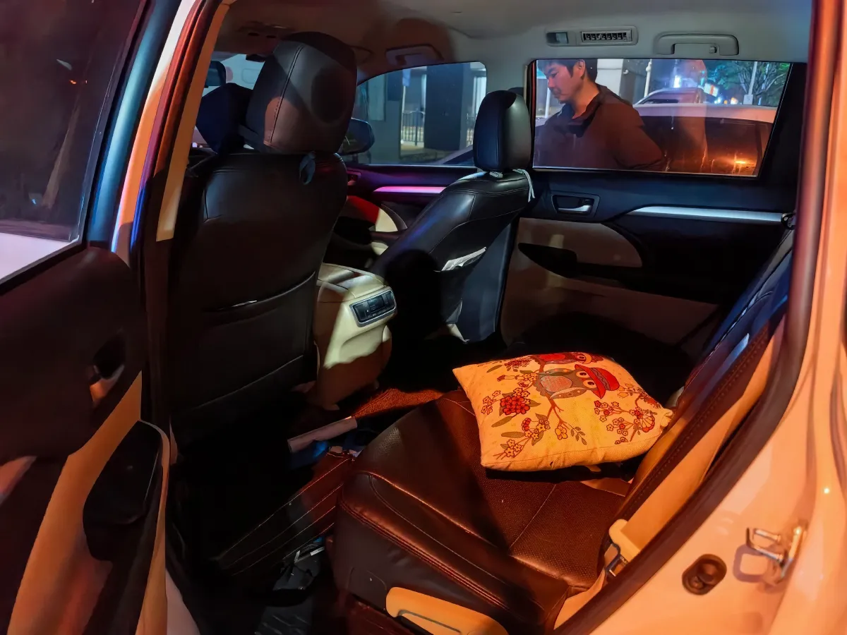 2021 Toyota Highlander 2.0T 220HP L4 6AT,autocango,china used car exporter,china ev exporter,chinese used car exporter,chinese used ev exporter