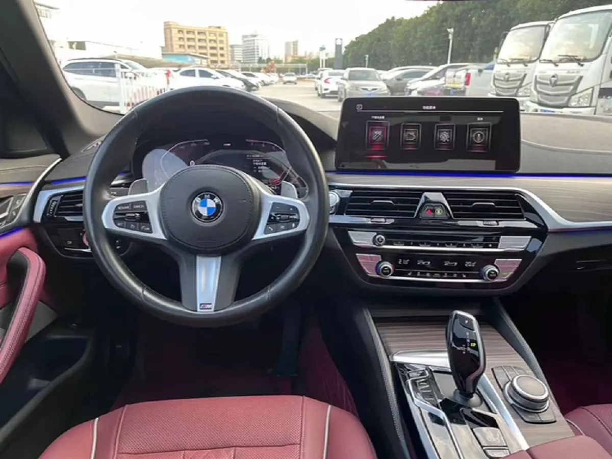 2022 BMW 5 Series 2.0T 252HP L4 8AT,autocango,china used car exporter,china ev exporter,chinese used car exporter,chinese used ev exporter