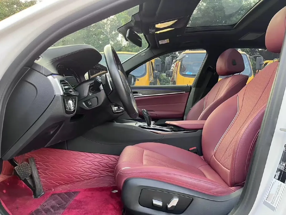 2022 BMW 5 Series 2.0T 252HP L4 8AT,autocango,china used car exporter,china ev exporter,chinese used car exporter,chinese used ev exporter