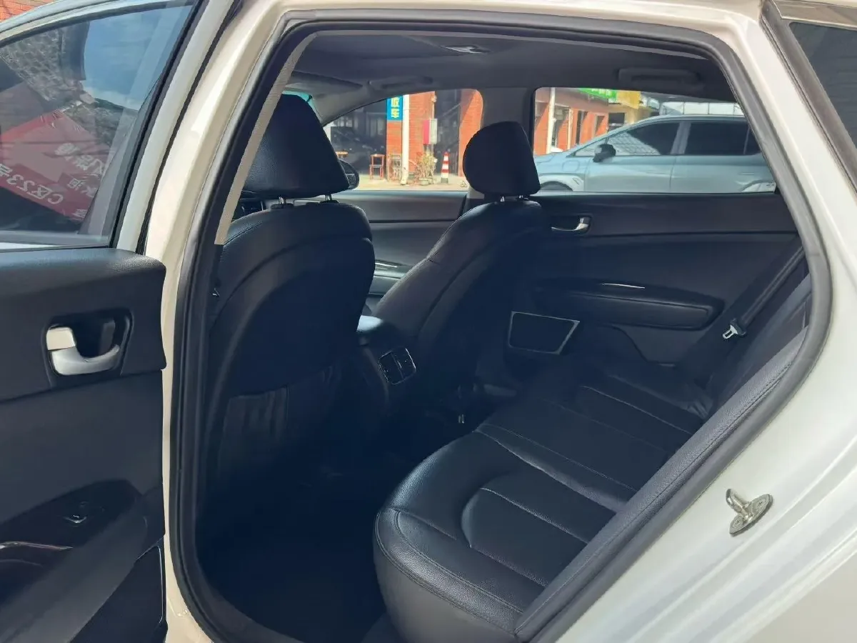 2016 Kia K5 2.0L 161HP L4 6AT,autocango,china used car exporter,china ev exporter,chinese used car exporter,chinese used ev exporter