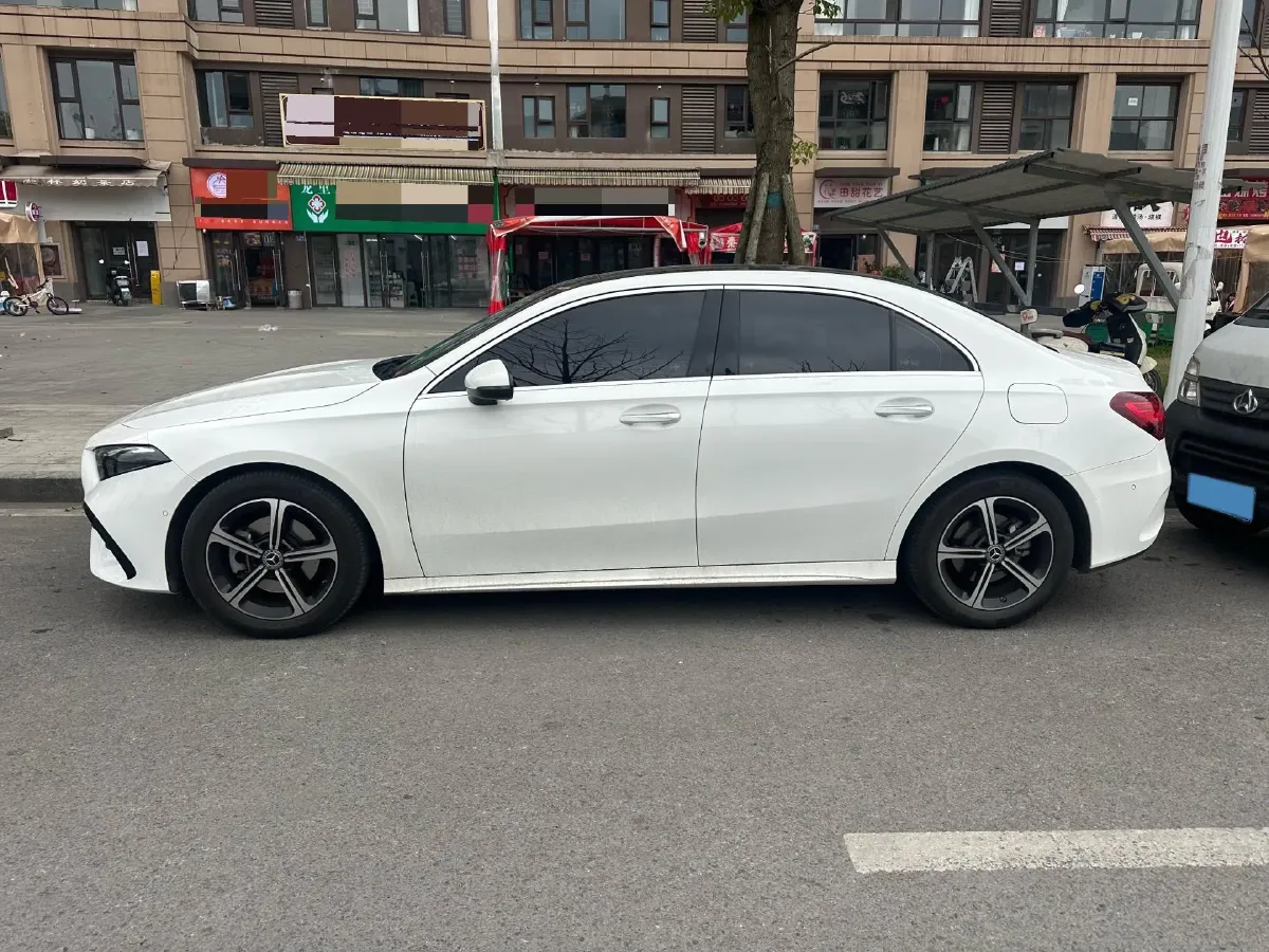 2024 Mercedes-Benz A Class 1.3T 163HP L4 7DCT,autocango,china used car exporter,china ev exporter,chinese used car exporter,chinese used ev exporter