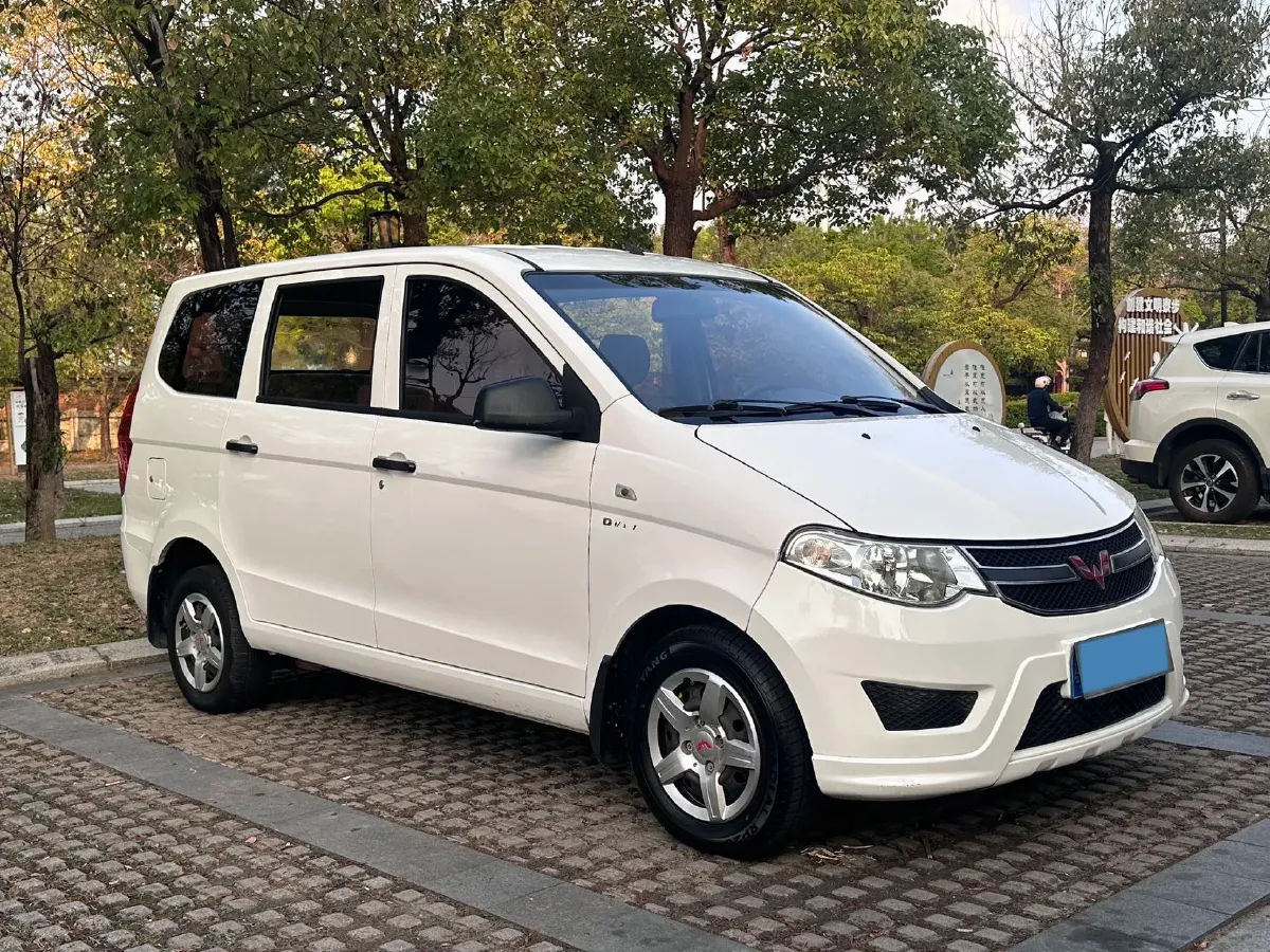 2018 WuLing HongGuang 1.5L 105HP L4 5MT,autocango,china used car exporter,china ev exporter,chinese used car exporter,chinese used ev exporter