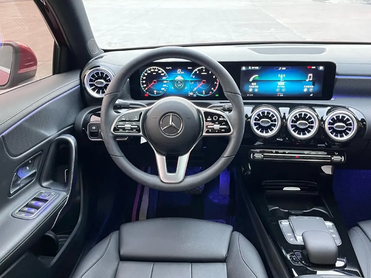2021 Mercedes-Benz A Class 1.3T 136HP L4 7DCT,autocango,china used car exporter,china ev exporter,chinese used car exporter,chinese used ev exporter