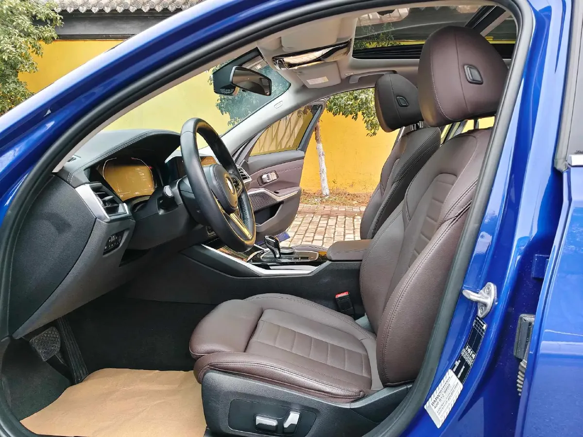 2021 BMW 3 Series 2.0T 156HP L4 8AT,autocango,china used car exporter,china ev exporter,chinese used car exporter,chinese used ev exporter