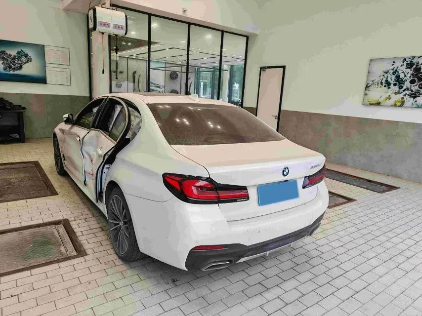 2021 BMW 5 Series 2.0T 252HP L4 8AT,autocango,china used car exporter,china ev exporter,chinese used car exporter,chinese used ev exporter