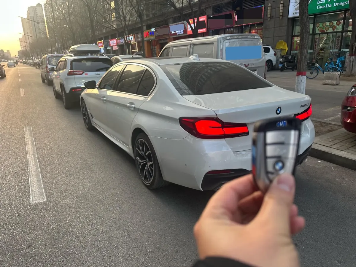 2022 BMW 5 Series 2.0T 252HP L4 8AT,autocango,china used car exporter,china ev exporter,chinese used car exporter,chinese used ev exporter