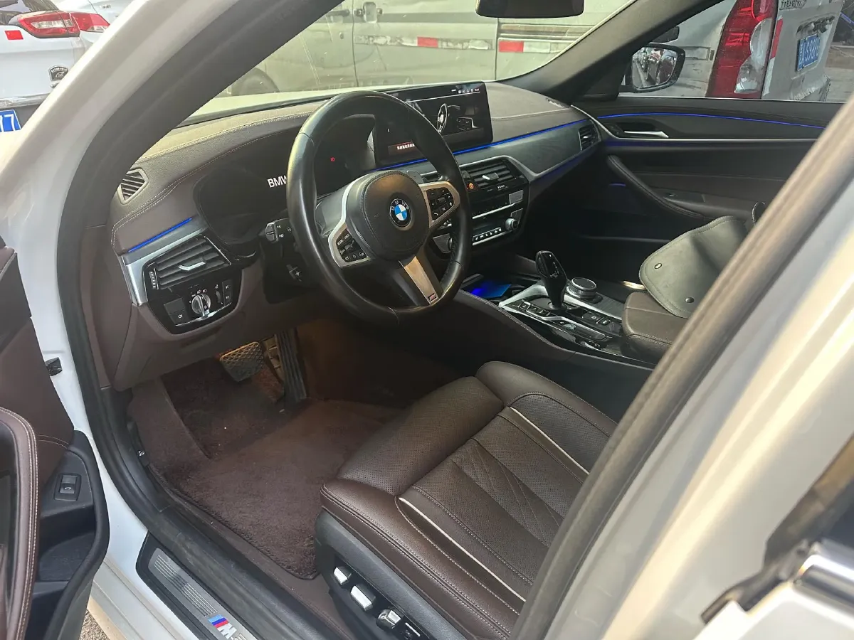 2022 BMW 5 Series 2.0T 252HP L4 8AT,autocango,china used car exporter,china ev exporter,chinese used car exporter,chinese used ev exporter