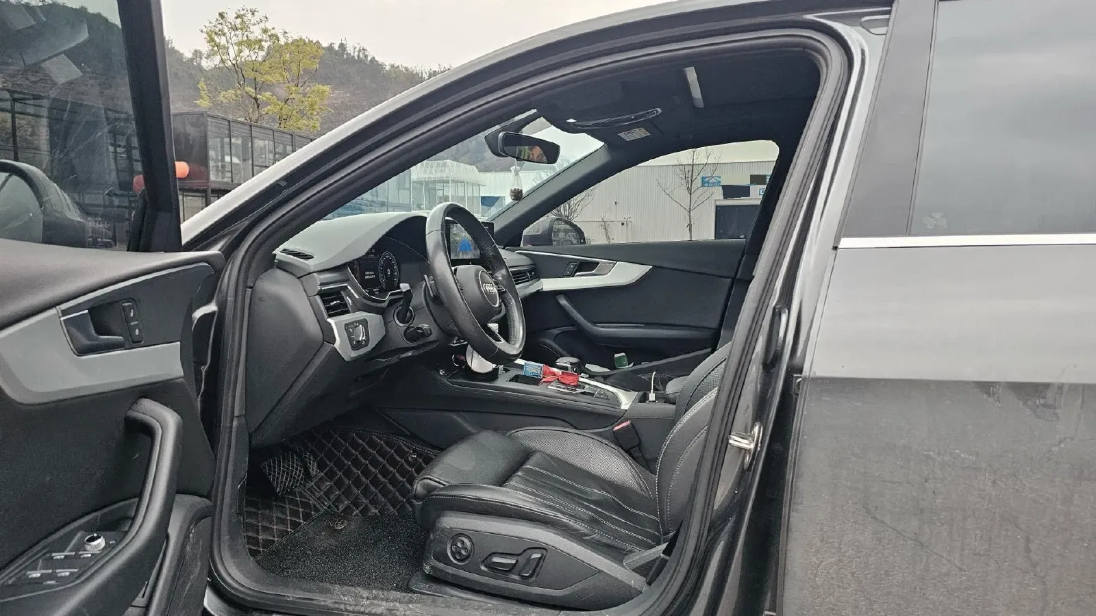 2022 Audi A4L 2.0T 190HP L4 7DCT,autocango,china used car exporter,china ev exporter,chinese used car exporter,chinese used ev exporter