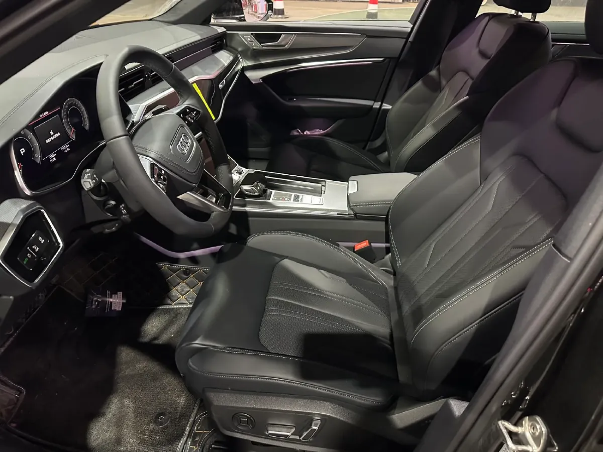 2025 Audi A6L 2.0T 190HP L4 7DCT,autocango,china used car exporter,china ev exporter,chinese used car exporter,chinese used ev exporter