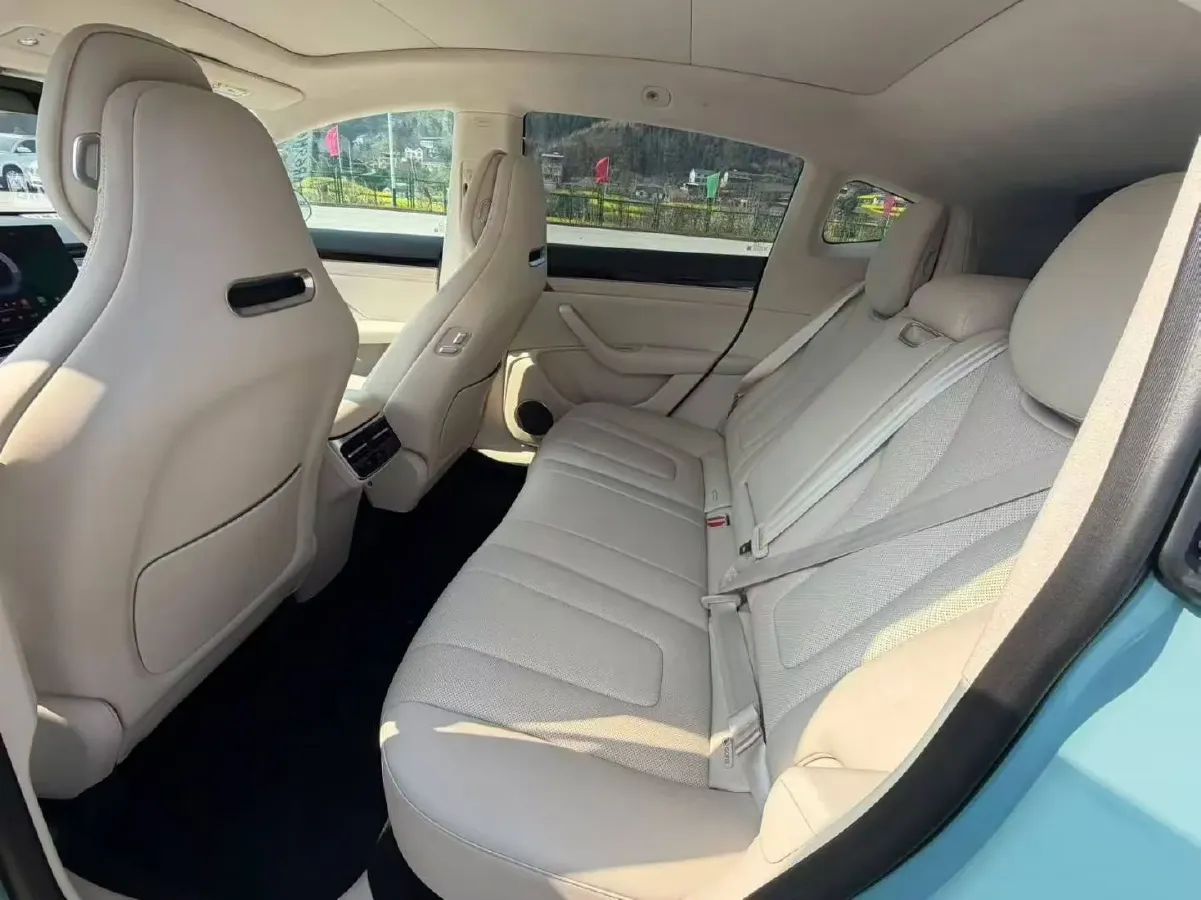 2025 Luxeed R7 REEV 156HP REEV 37KWH,autocango,china used car exporter,china ev exporter,chinese used car exporter,chinese used ev exporter