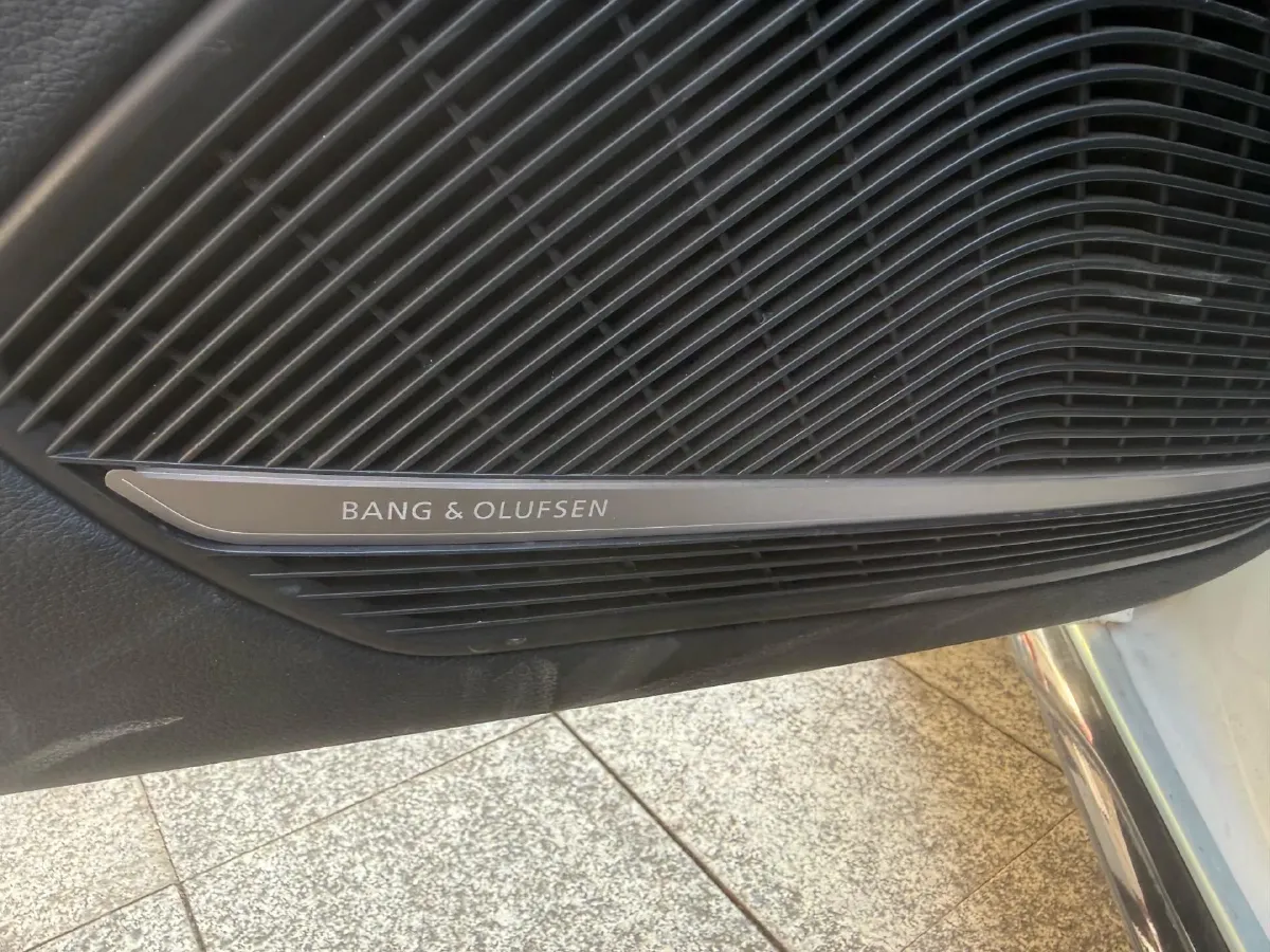 2023 Audi A4L 2.0T 245HP L4 7DCT,autocango,china used car exporter,china ev exporter,chinese used car exporter,chinese used ev exporter