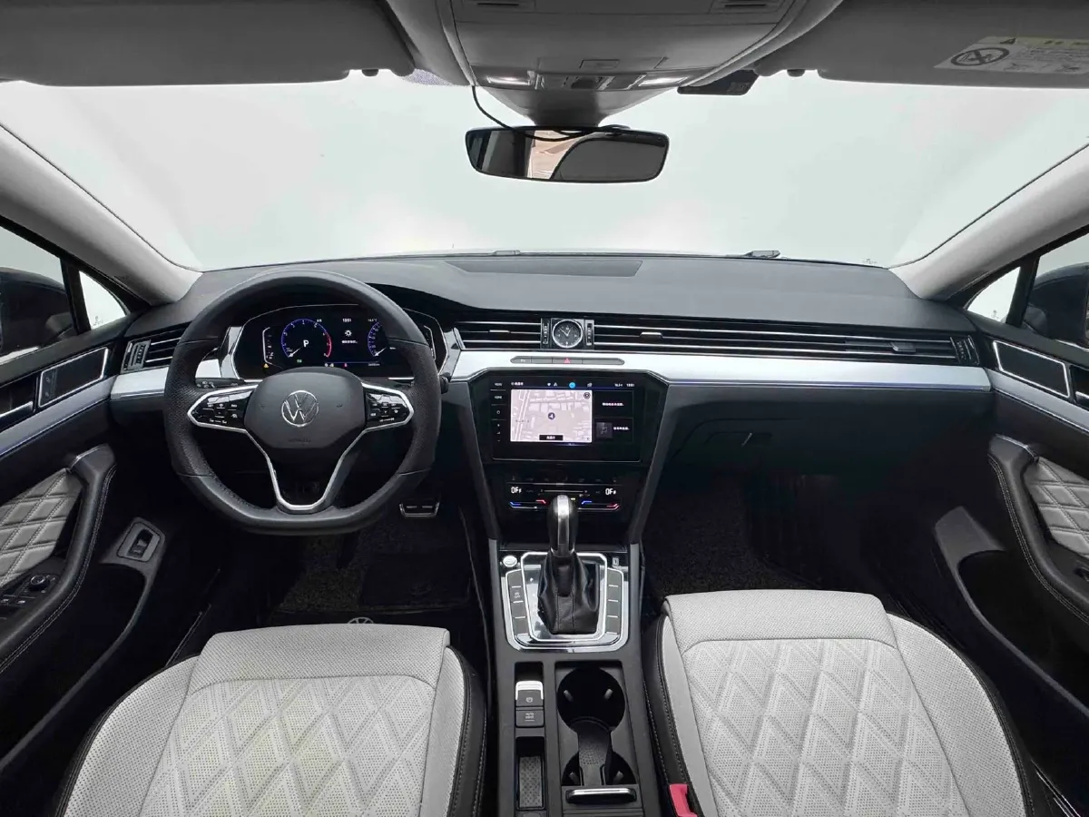 2023 Volkswagen Magotan 2.0T 186HP L4 7DCT,autocango,china used car exporter,china ev exporter,chinese used car exporter,chinese used ev exporter