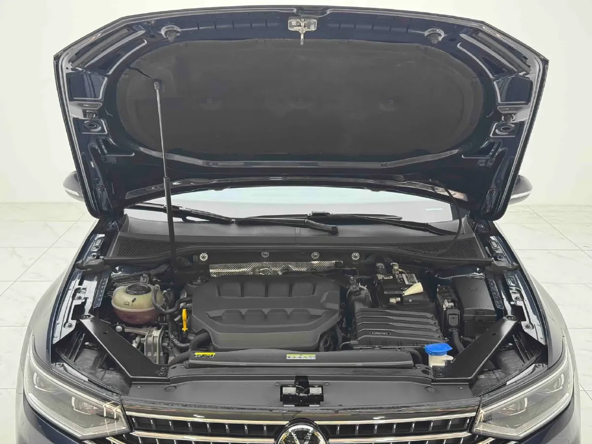 2023 Volkswagen Magotan 2.0T 186HP L4 7DCT,autocango,china used car exporter,china ev exporter,chinese used car exporter,chinese used ev exporter