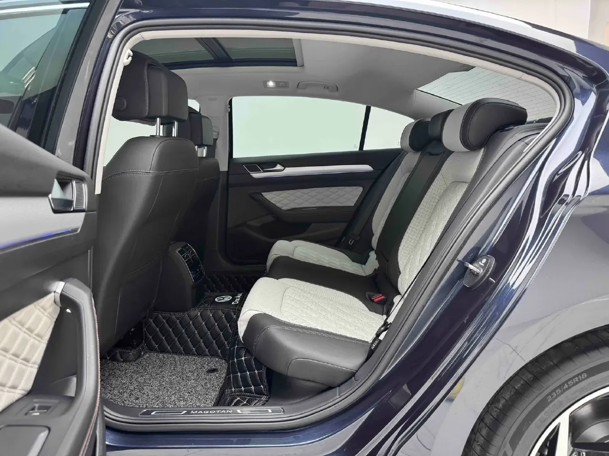 2023 Volkswagen Magotan 2.0T 186HP L4 7DCT,autocango,china used car exporter,china ev exporter,chinese used car exporter,chinese used ev exporter