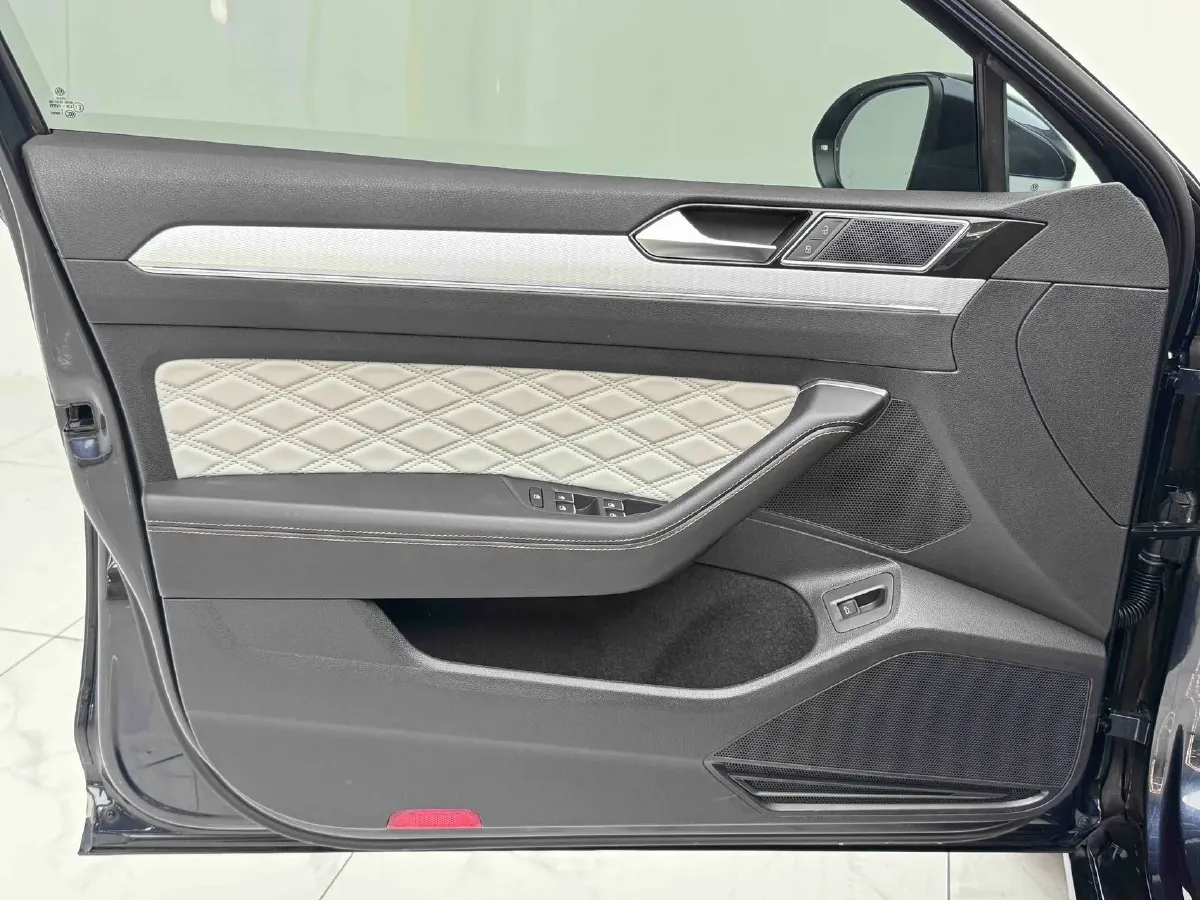 2023 Volkswagen Magotan 2.0T 186HP L4 7DCT,autocango,china used car exporter,china ev exporter,chinese used car exporter,chinese used ev exporter