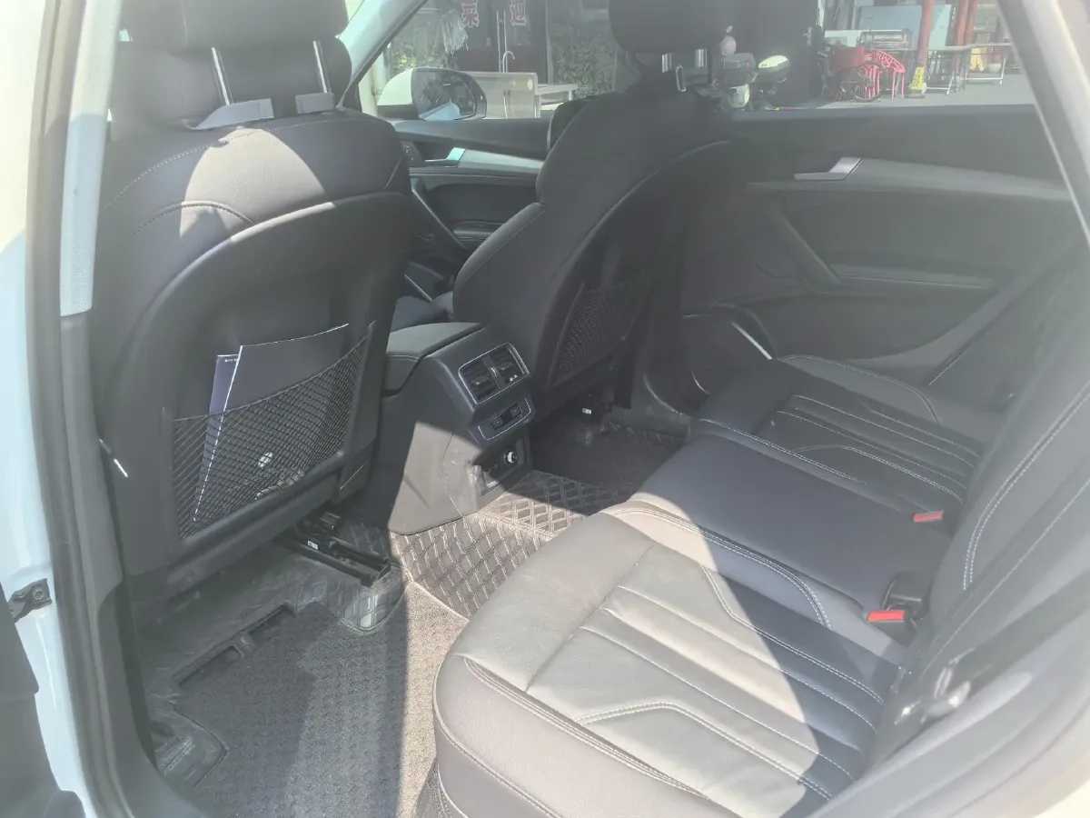 2022 Audi Q5L 2.0T 190HP L4 7DCT,autocango,china used car exporter,china ev exporter,chinese used car exporter,chinese used ev exporter