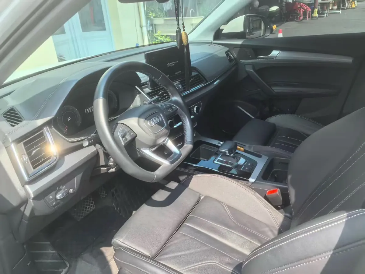 2022 Audi Q5L 2.0T 190HP L4 7DCT,autocango,china used car exporter,china ev exporter,chinese used car exporter,chinese used ev exporter