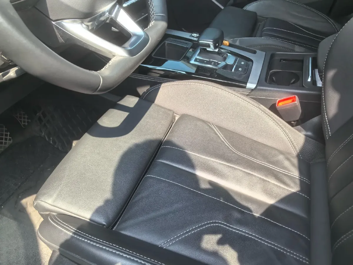 2022 Audi Q5L 2.0T 190HP L4 7DCT,autocango,china used car exporter,china ev exporter,chinese used car exporter,chinese used ev exporter