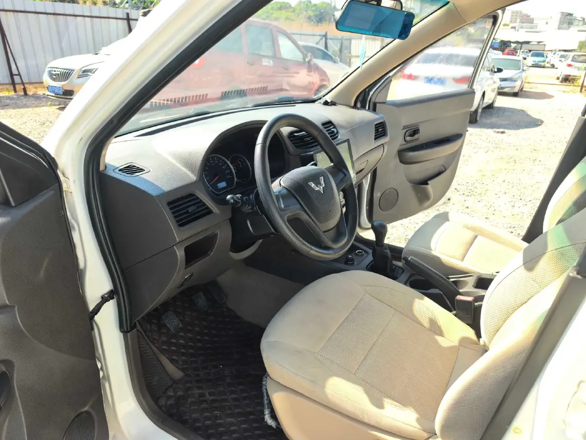 2018 WuLing HongGuang 1.5L 105HP L4 5MT,autocango,china used car exporter,china ev exporter,chinese used car exporter,chinese used ev exporter