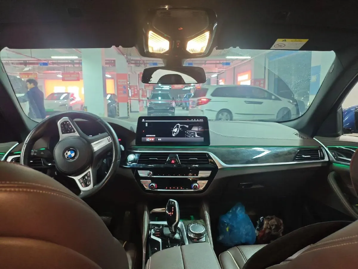 2022 BMW 5 Series 2.0T 184HP L4 8AT,autocango,china used car exporter,china ev exporter,chinese used car exporter,chinese used ev exporter