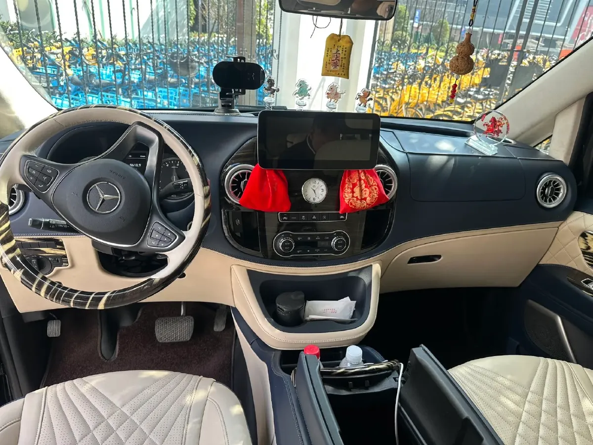 2021 Mercedes-Benz Vito 2.0T 211HP L4 9AT,autocango,china used car exporter,china ev exporter,chinese used car exporter,chinese used ev exporter