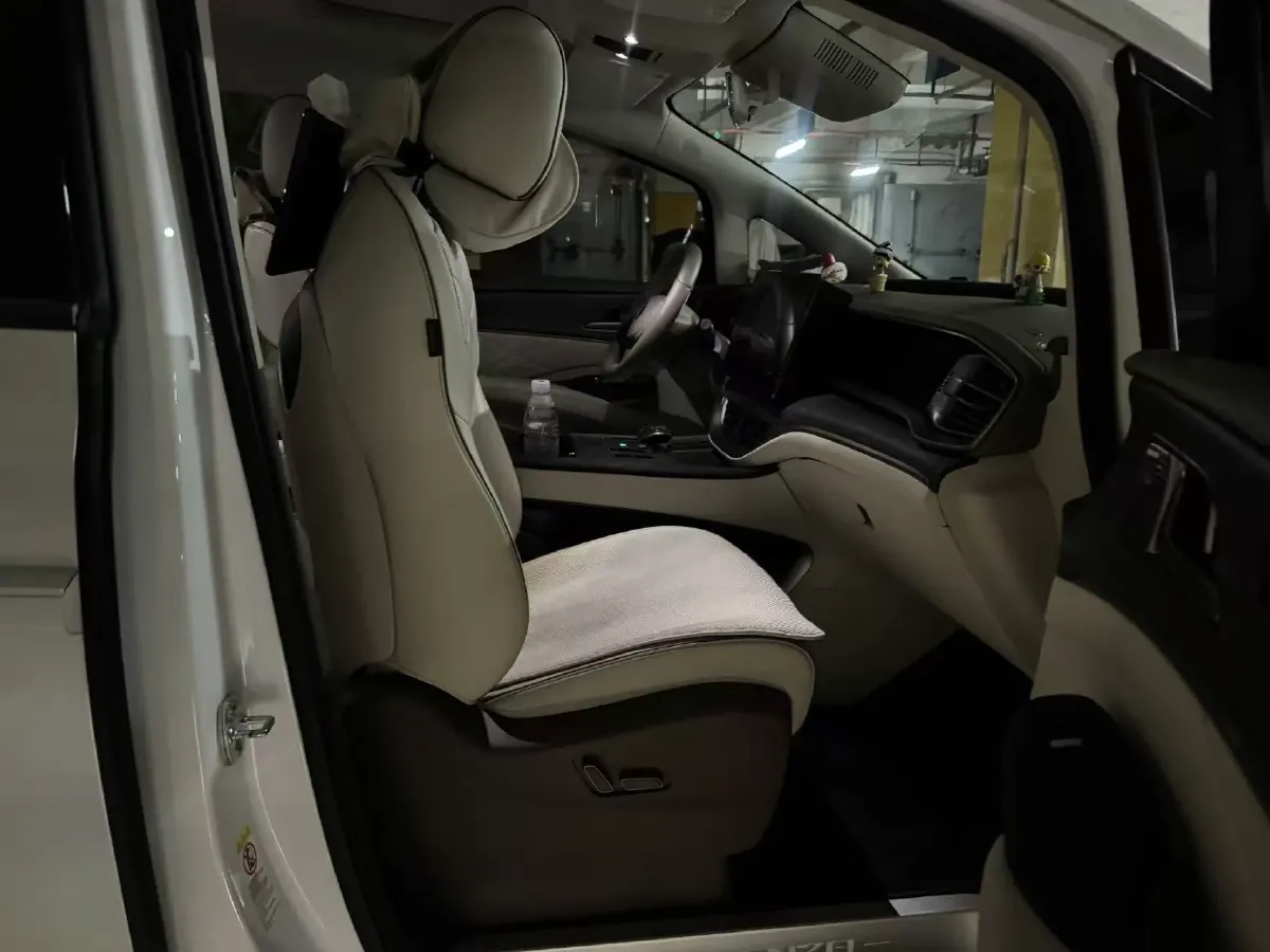 2022 Mercedes-Benz GLC Class 2.0T 197HP L4 9AT,autocango,china used car exporter,china ev exporter,chinese used car exporter,chinese used ev exporter