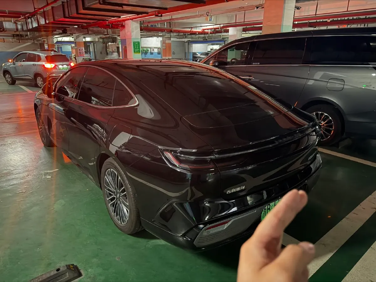 2025 Geely Galaxy Starshine 8 1.5L 112HP L4 1DHT PHEV,autocango,china used car exporter,china ev exporter,chinese used car exporter,chinese used ev exporter