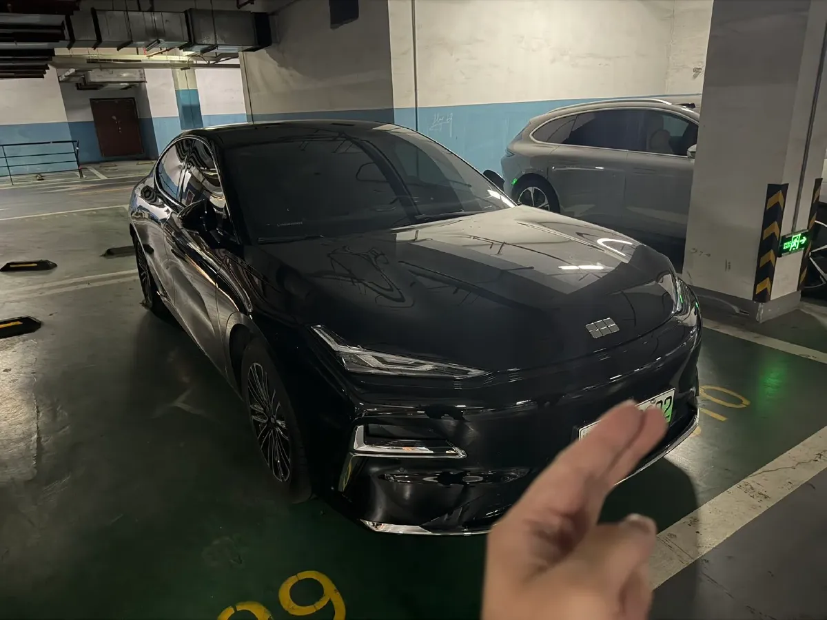 2025 Geely Galaxy Starshine 8 1.5L 112HP L4 1DHT PHEV,autocango,china used car exporter,china ev exporter,chinese used car exporter,chinese used ev exporter