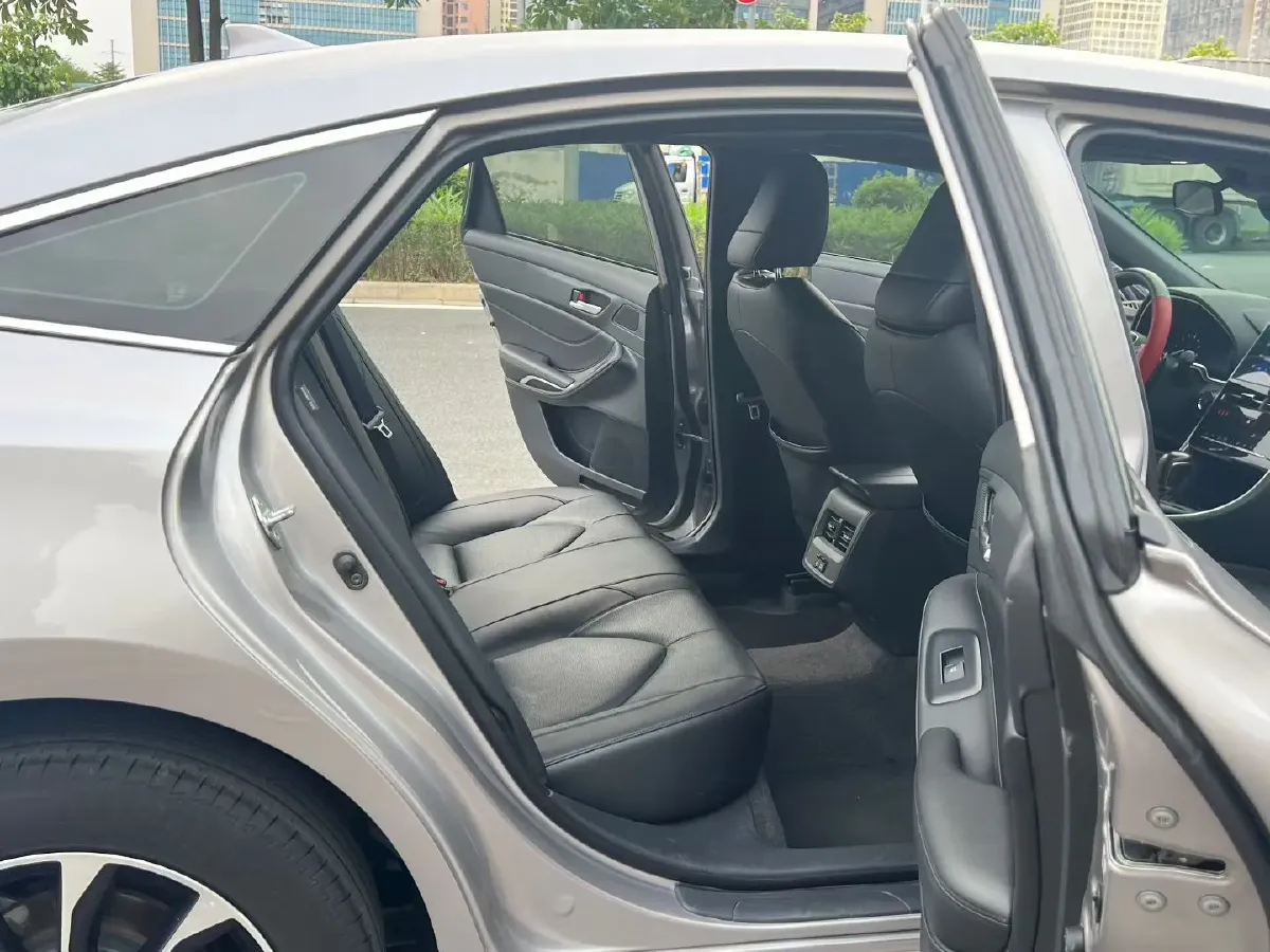 2023 Toyota Avalon 2.5L 207HP L4 8AT,autocango,china used car exporter,china ev exporter,chinese used car exporter,chinese used ev exporter