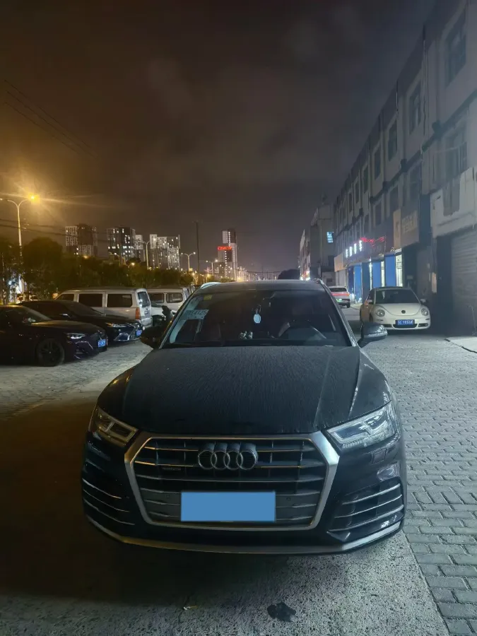 2020 Audi Q5L 2.0T 190HP L4 7DCT,autocango,china used car exporter,china ev exporter,chinese used car exporter,chinese used ev exporter