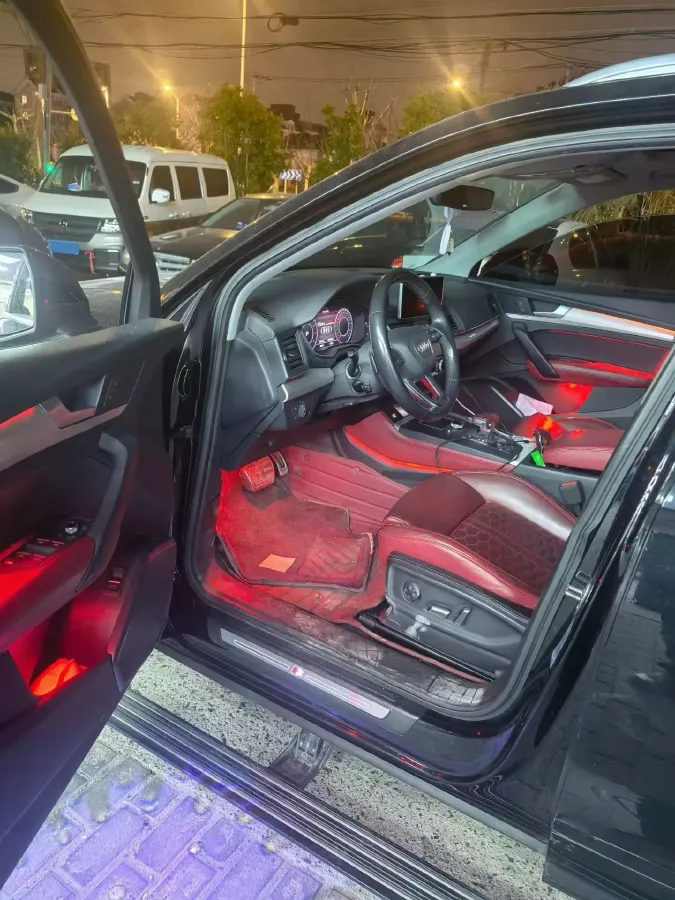 2020 Audi Q5L 2.0T 190HP L4 7DCT,autocango,china used car exporter,china ev exporter,chinese used car exporter,chinese used ev exporter