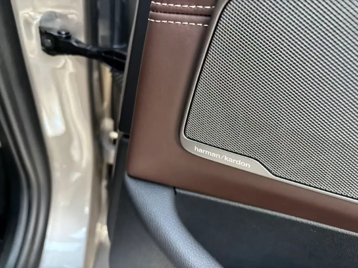 2020 BMW 5 Series 2.0T 184HP L4 8AT PHEV 17.7KWH,autocango,china used car exporter,china ev exporter,chinese used car exporter,chinese used ev exporter