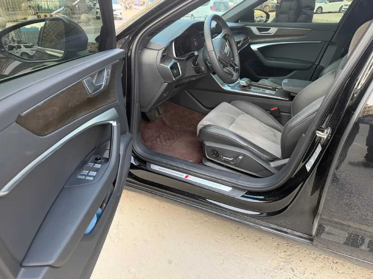 2024 Audi A6L 2.0T 245HP L4 7DCT,autocango,china used car exporter,china ev exporter,chinese used car exporter,chinese used ev exporter