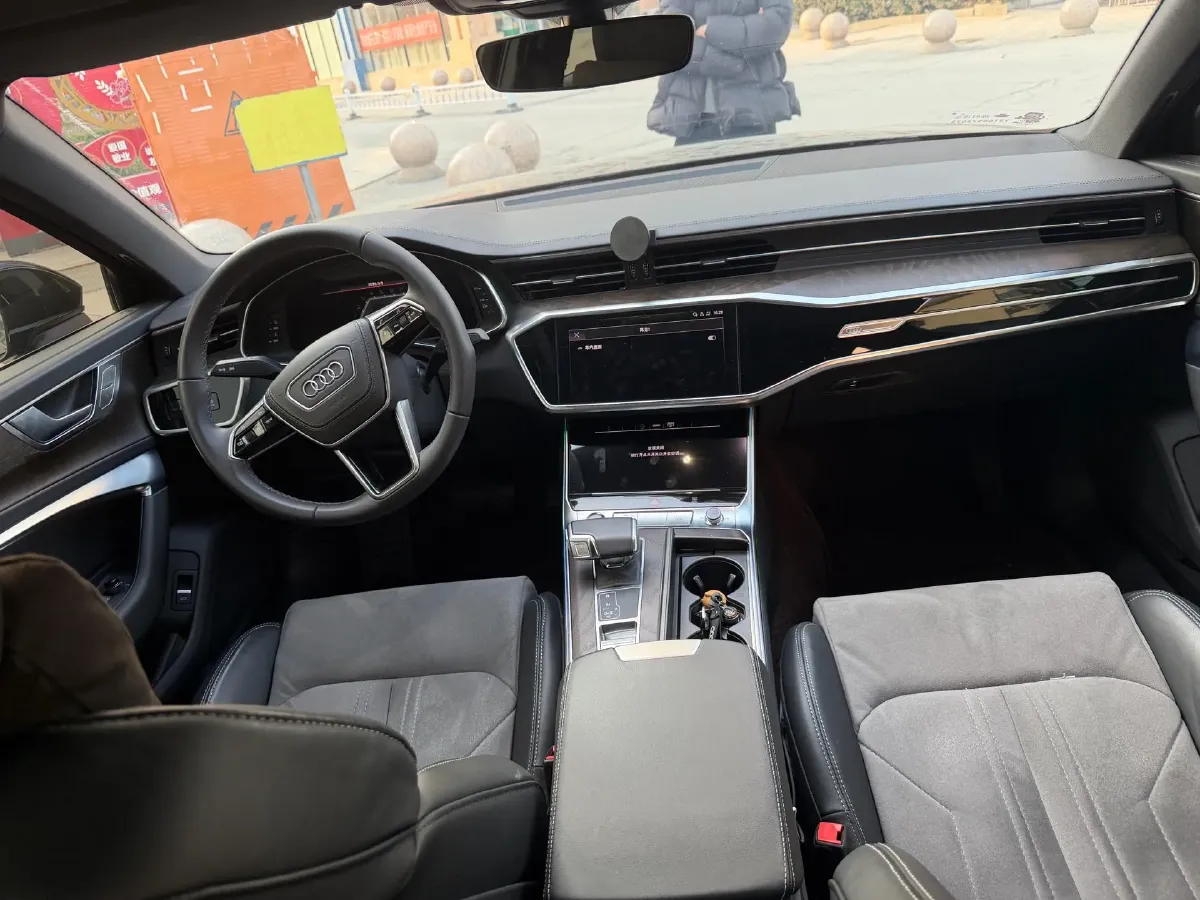 2024 Audi A6L 2.0T 245HP L4 7DCT,autocango,china used car exporter,china ev exporter,chinese used car exporter,chinese used ev exporter