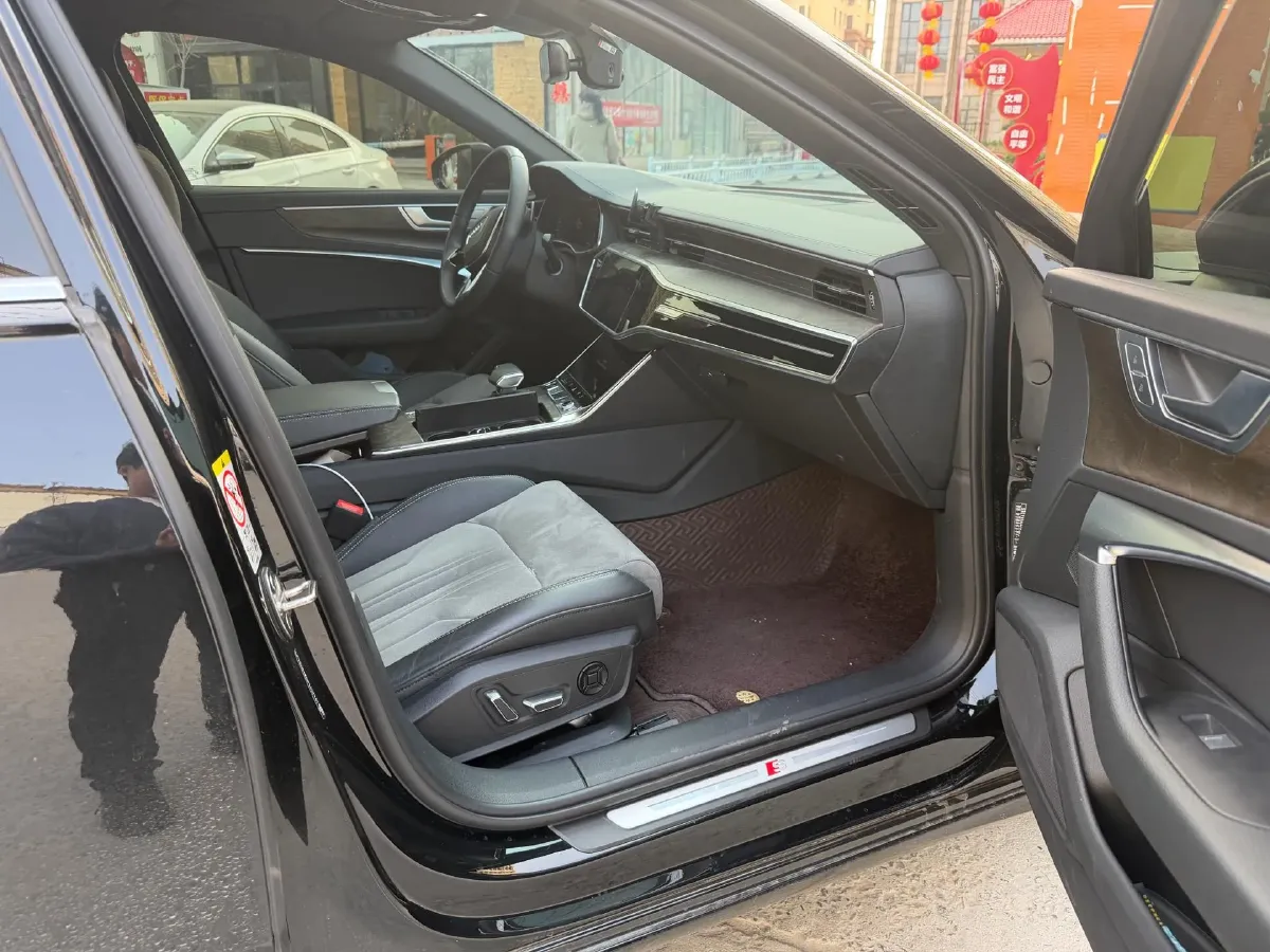 2024 Audi A6L 2.0T 245HP L4 7DCT,autocango,china used car exporter,china ev exporter,chinese used car exporter,chinese used ev exporter