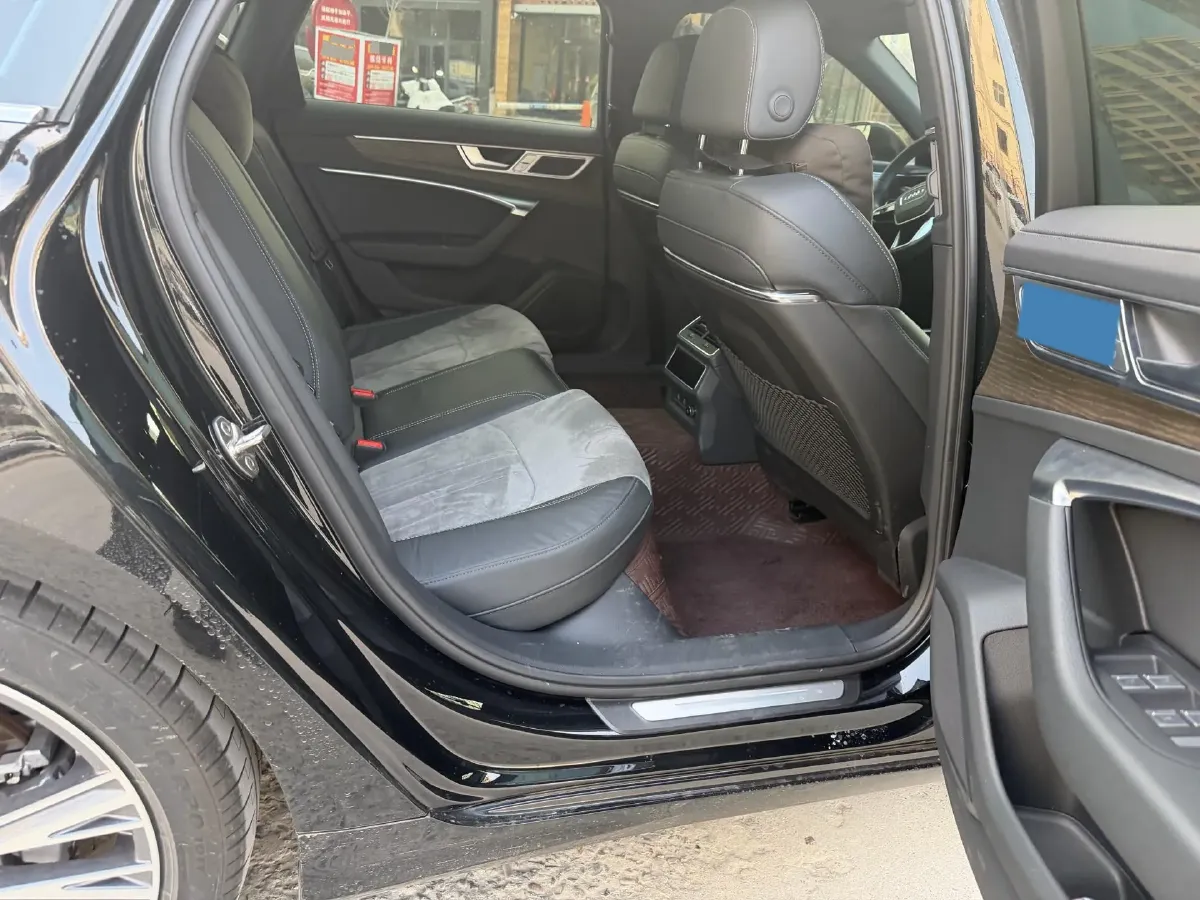 2024 Audi A6L 2.0T 245HP L4 7DCT,autocango,china used car exporter,china ev exporter,chinese used car exporter,chinese used ev exporter